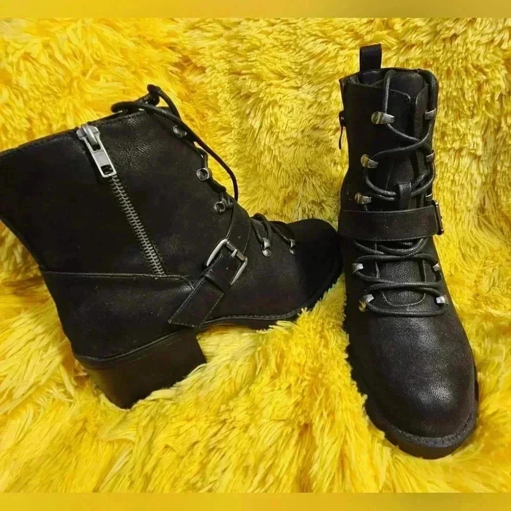 WW Heeled Lace-Up Booties